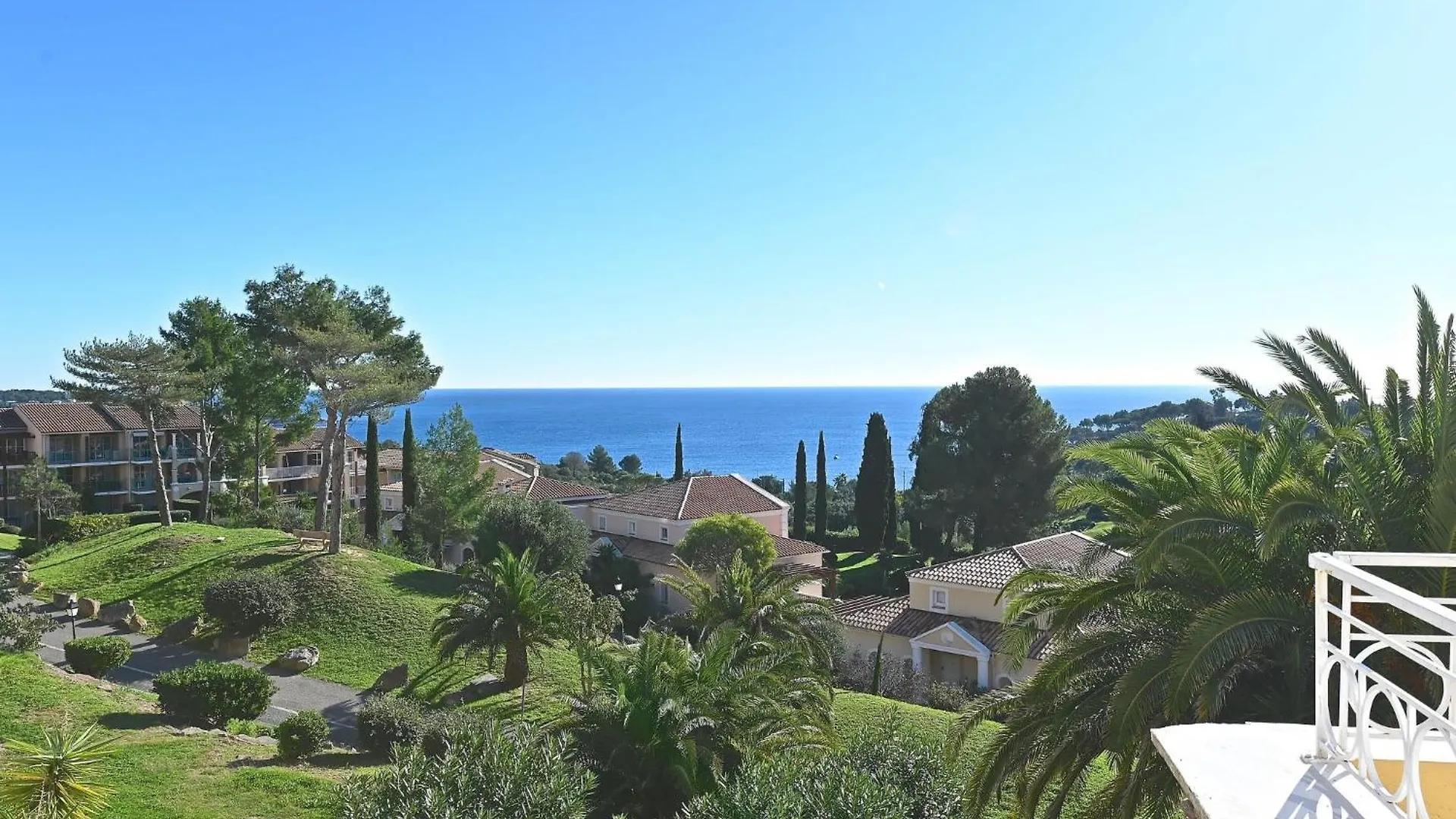 Apartment Village Cap Esterel - Le Village-52 By Interhome Saint-Raphaël